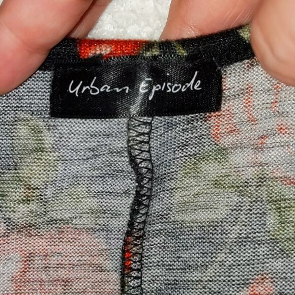 Urban Episode Black Pink Floral Roses Cold Shoulder Top 1X/2X - Picture 3 of 5